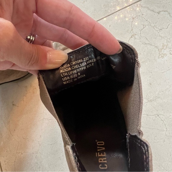 Crevo Like New Alicia Chelsea Hiker Sz 9 Bootie Heels Light Brown - Picture 6 of 6